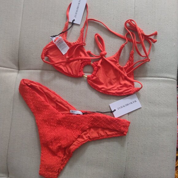 We wore what bikini top and bottom - Picture 3 of 5